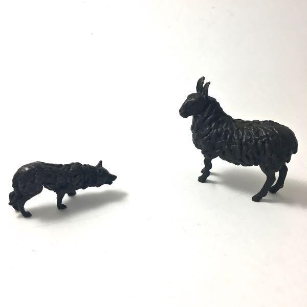 Bronze sheep and border collie